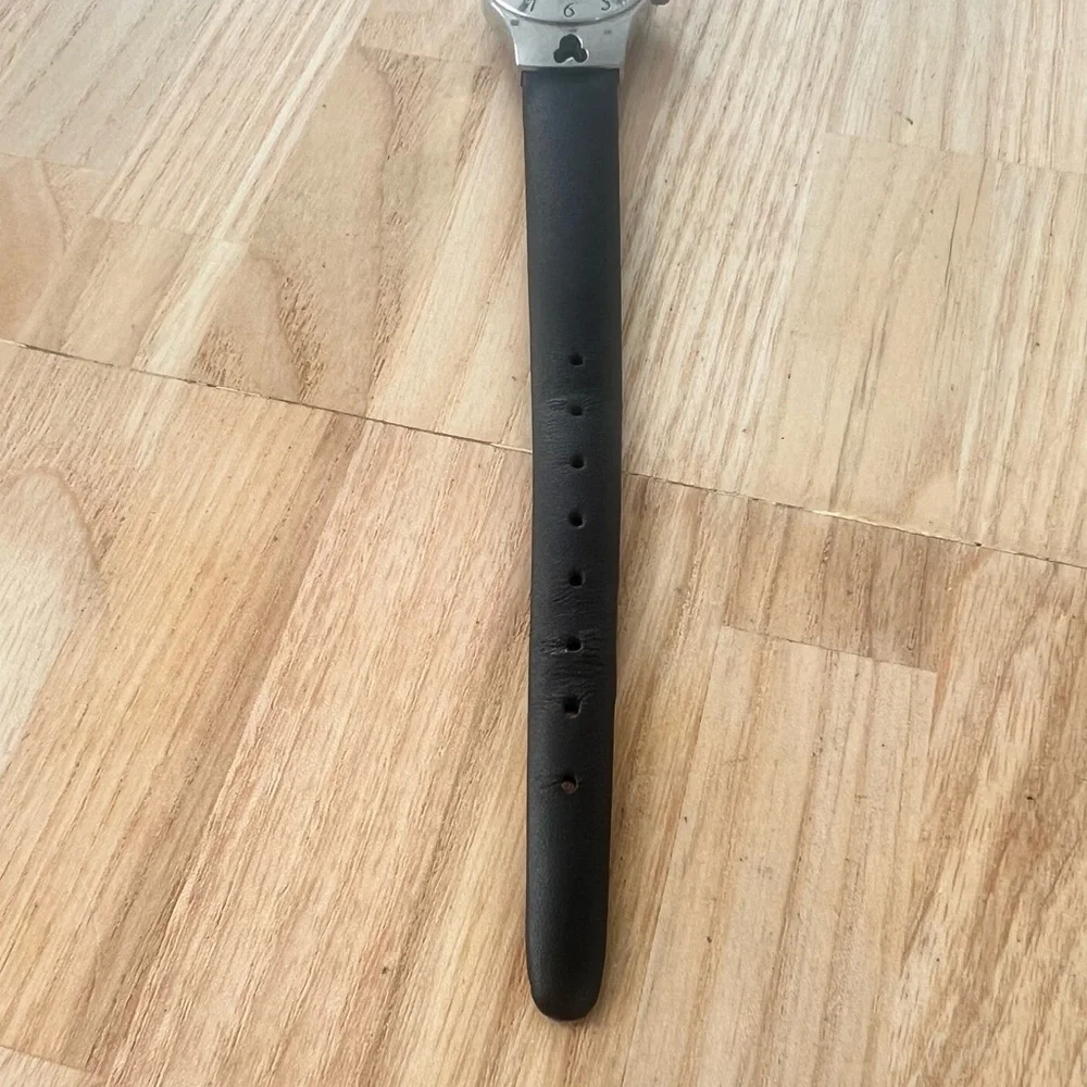 SII Seiko Disney Mickey Mouse black leather watch NEW BATTERY